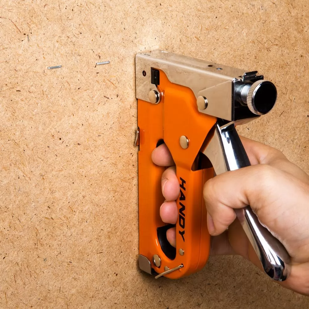 Sponkovačka + 3 sady svorek