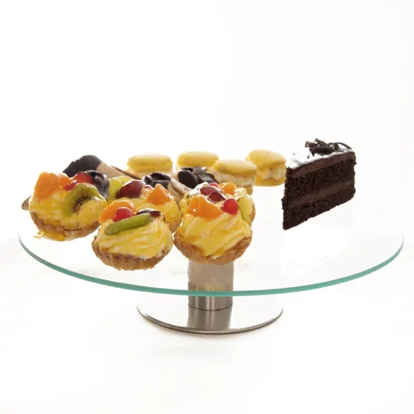 Servírovací otočný stojan s lopatkou