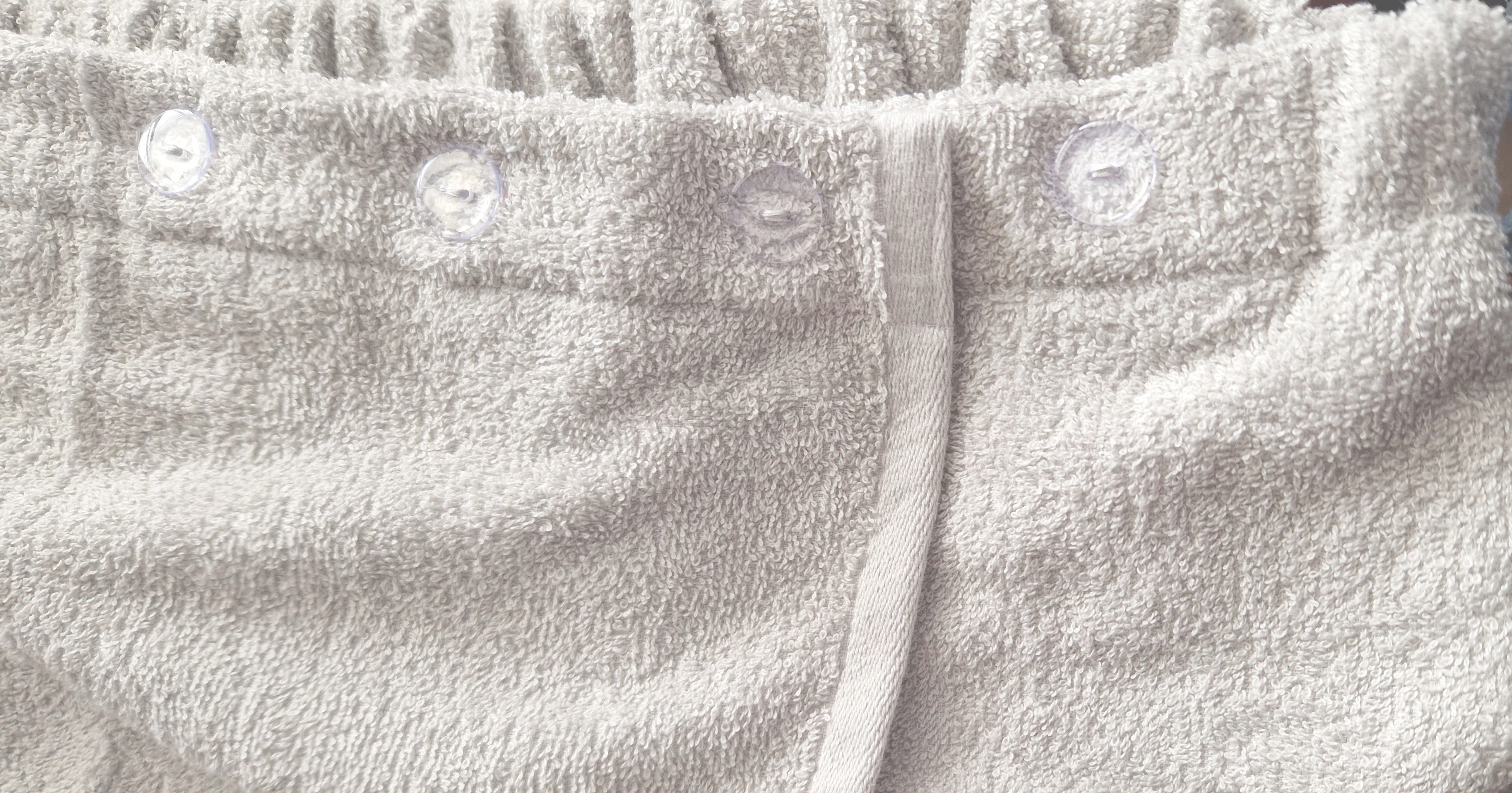 Saunový kilt dámský světle šedý froté 140 x 80 cm na knoflíky bez kapsy