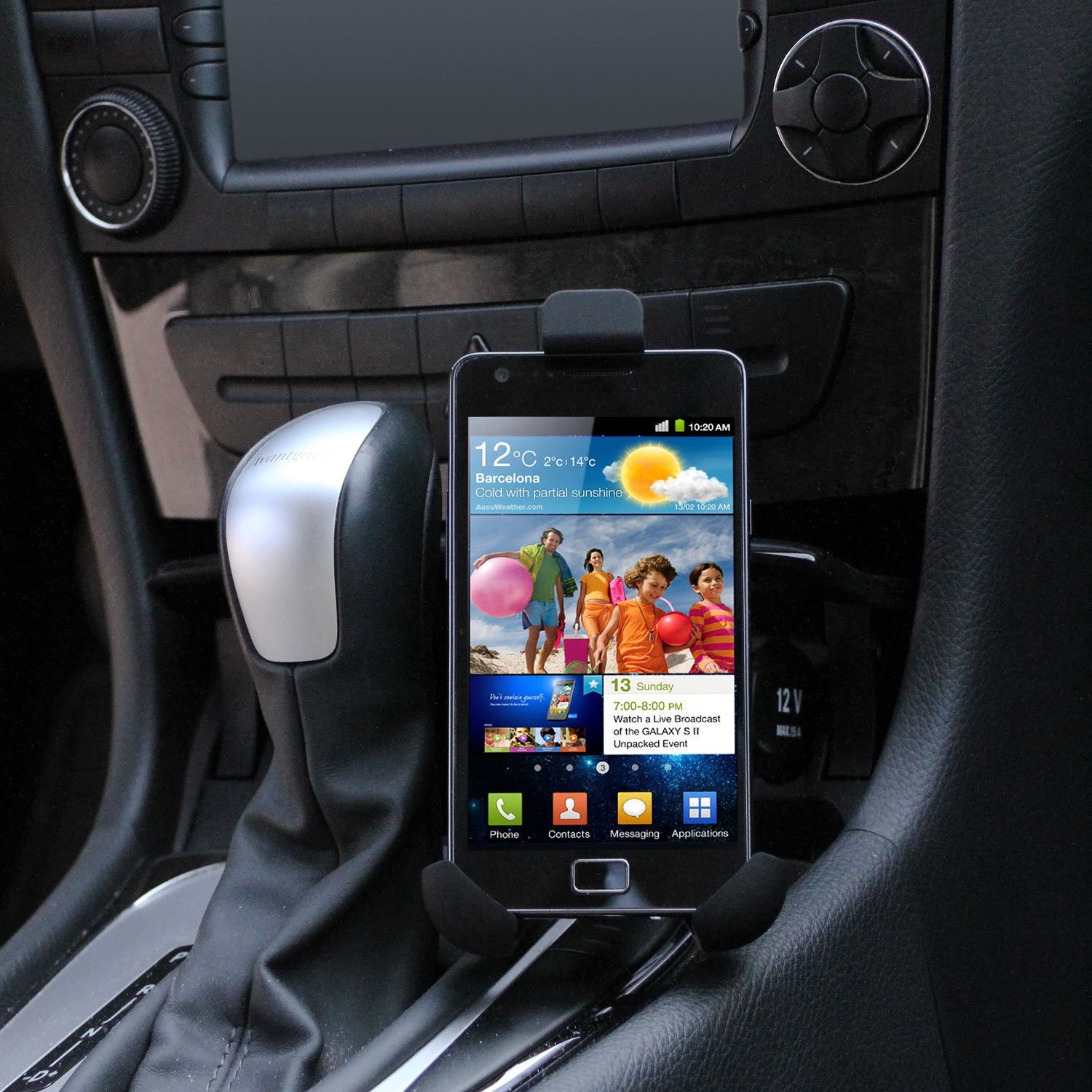 CARTREND Držák a nabíječka mobilů do auta 