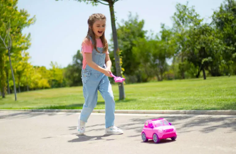 R/C Auto pro panenku na ovládání kouzelnou hůlkou