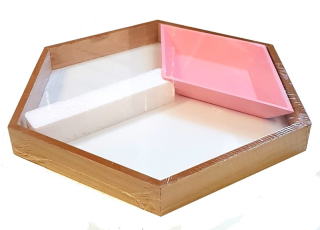 Dřevěný tác s vnitřní růžovou miskou 