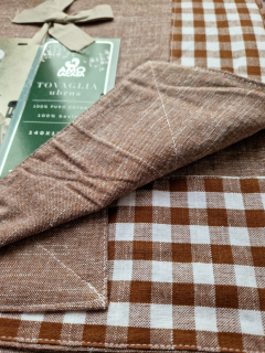 Amo La Casa Venkovský ubrus hnědé káro 140 x 180 cm